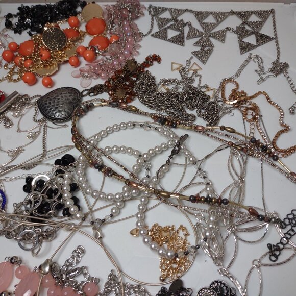 Lot Of Over 50 Necklaces - Picture 3 of 16
